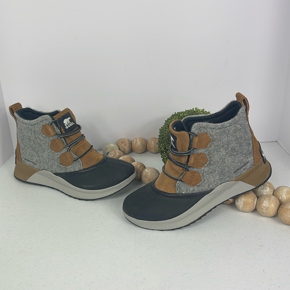 Sorel
OUT 'N ABOUT III CLASSIC Women
Taffy (Sz 7.5) Color Camel NWT - Picture 2 of 11